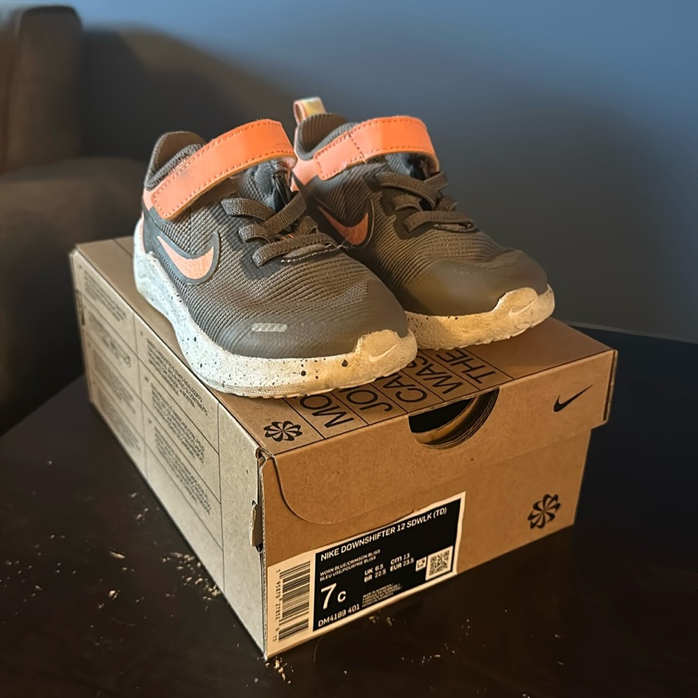 Nike Downshifter 12- kids 7c in grey and orange